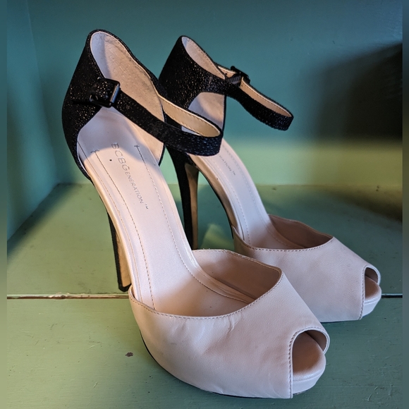 BCBGeneration Cream And Black Studded, Open Toe, Pumps, Size 8.5 - Picture 2 of 9